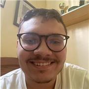 Clases de ESO. Bastante sociable y a la que le es fácil conectar con diferentes tipos de personas de distintas edades.